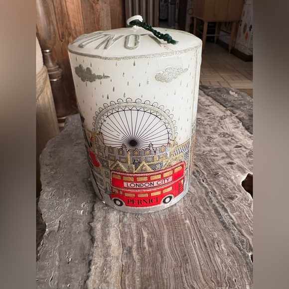 Unused World Traveler Gift Collection London Design Pillar Candle - Picture 3 of 6